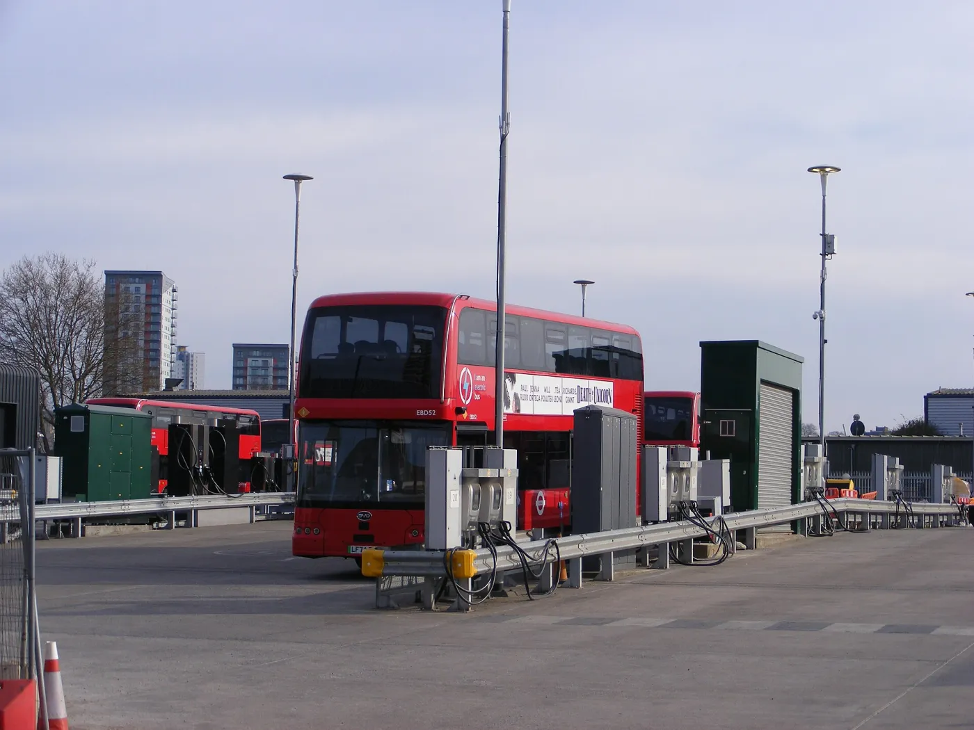 High-power multi-gun charging at a bus depot