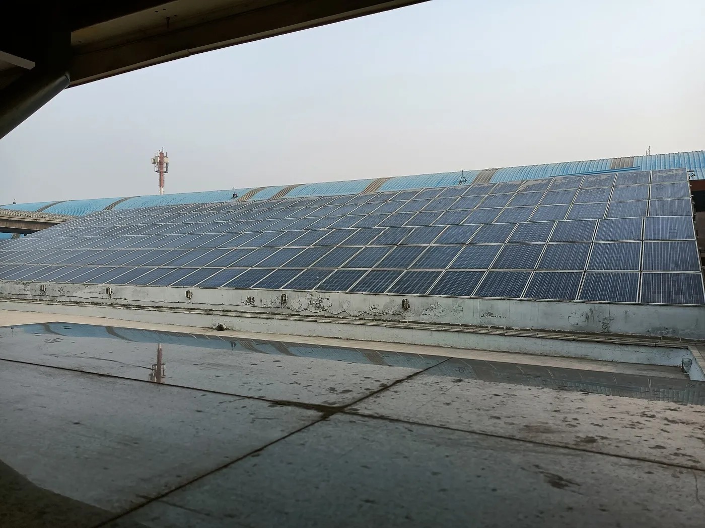Rooftop solar on Delhi Metro's Anand Vihar station